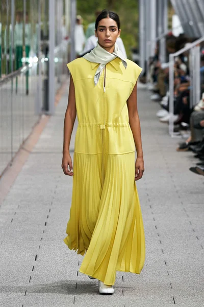Look 32